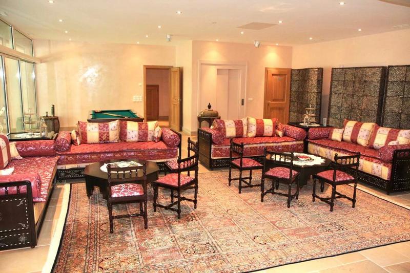 Maison - 750 m² - 15 pièces