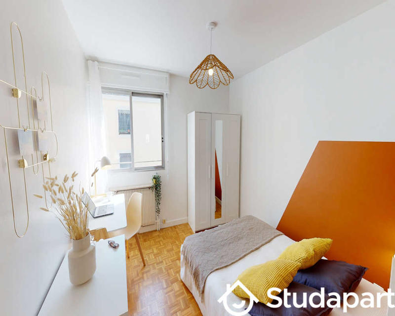 Chambre - 80 m² - 1 pièce