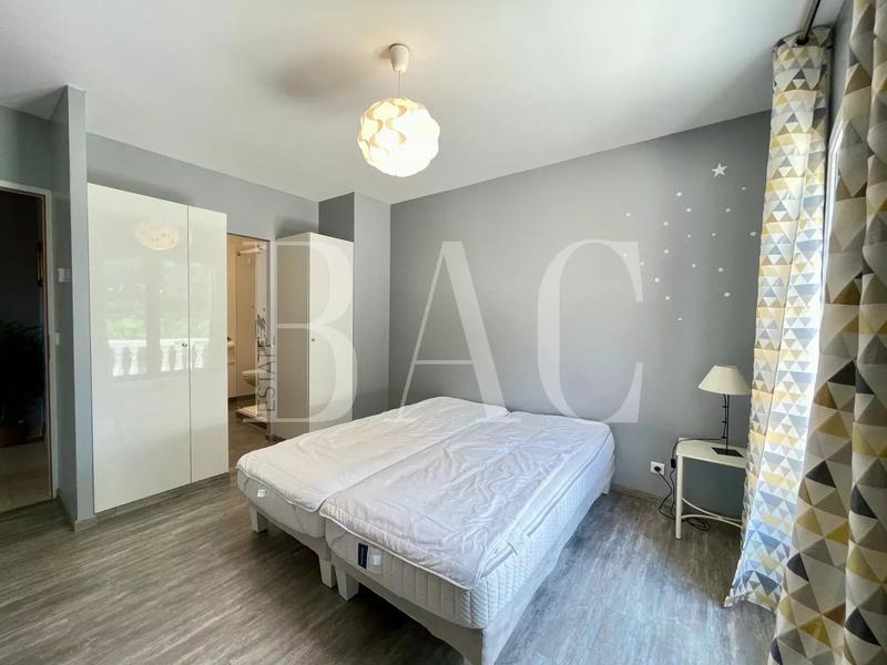 Villa - 235 m² - 8 pièces