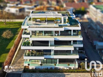 Appartement - 222 m² - 8 pièces