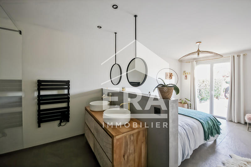 Maison - 240 m² - 9 pièces