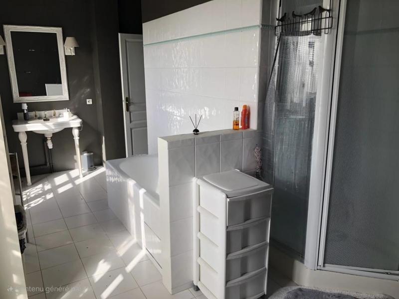 Maison - 243 m² - 9 pièces