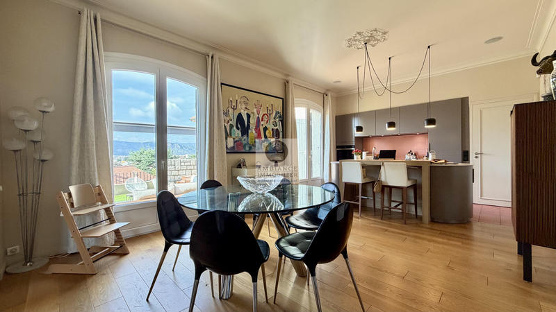 Maison - 284 m² - 8 pièces