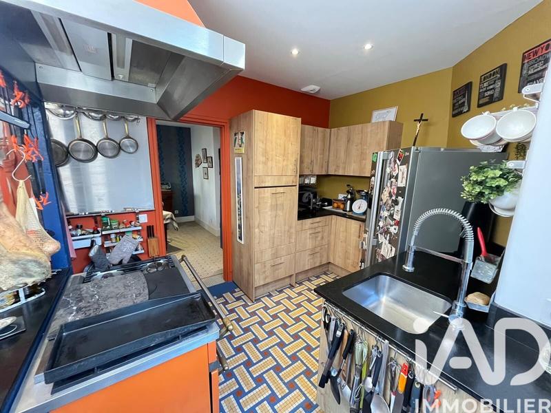 Maison - 220 m² - 7 pièces