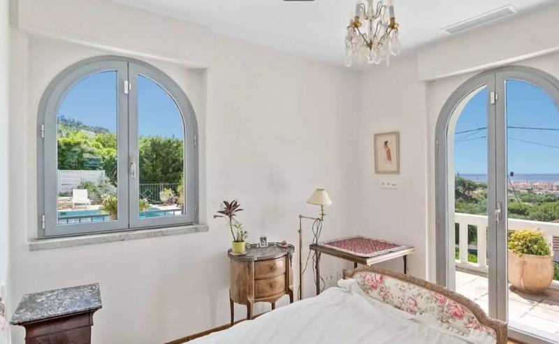 Villa - 240 m² - 6 pièces