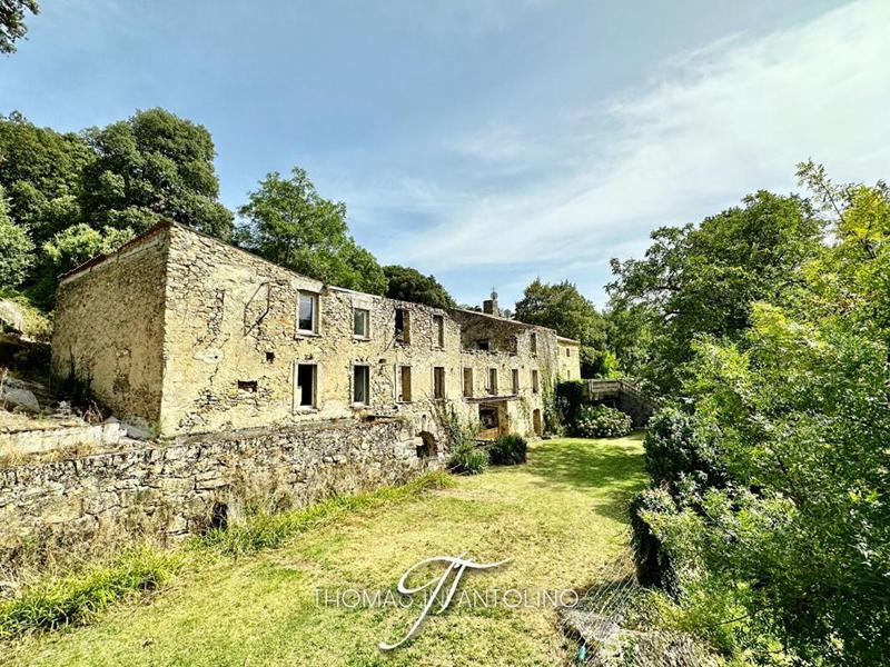 Maison - 410 m² - 10 pièces