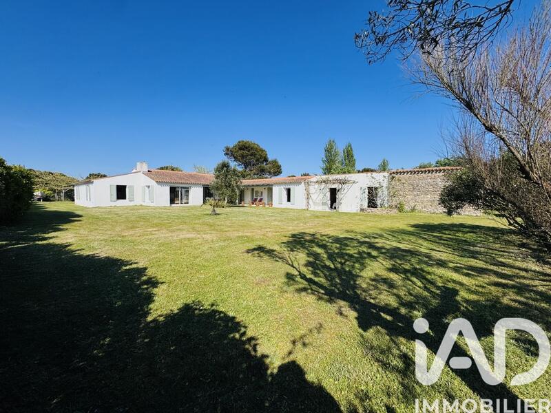 Maison - 208 m² - 8 pièces