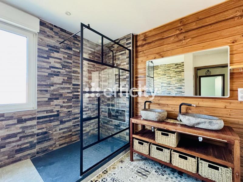 Maison - 248 m² - 7 pièces