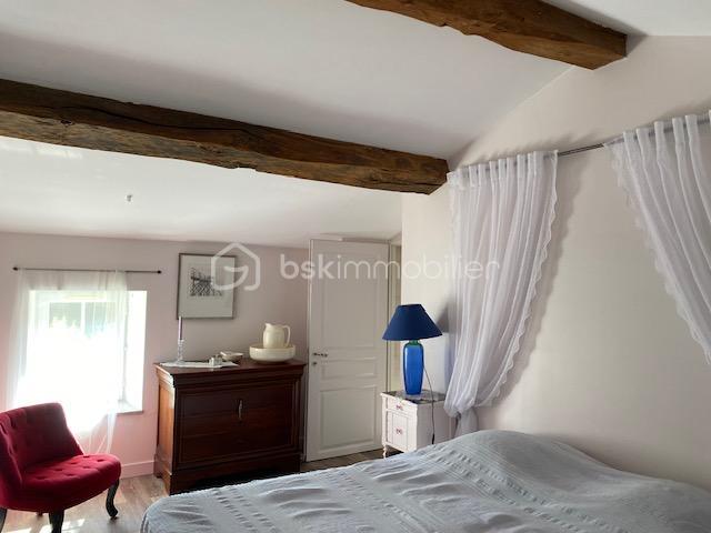 Maison - 235 m² - 7 pièces