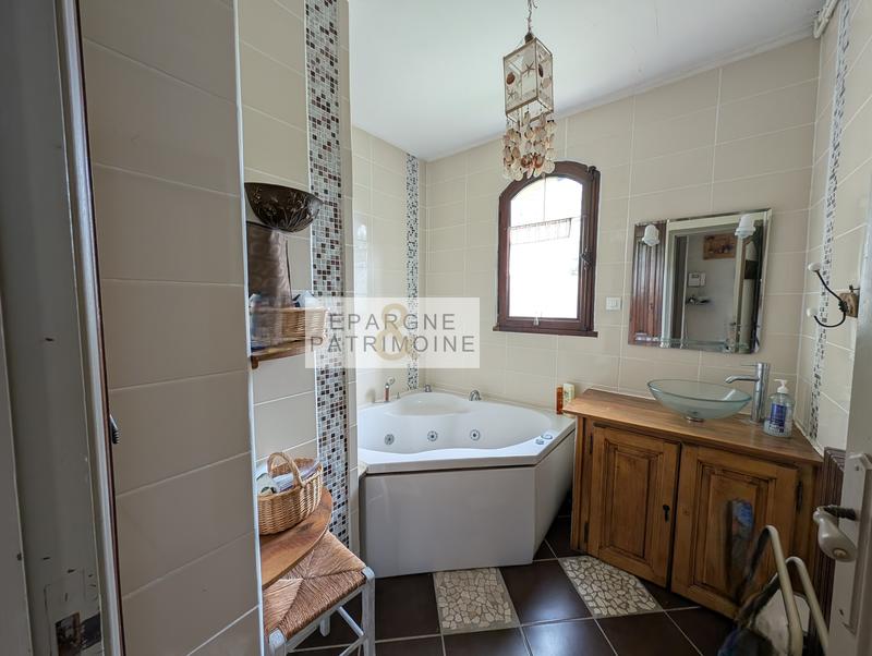 Maison traditionnelle - 203 m² - 9 pièces