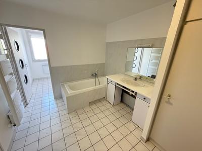 Appartement - 82 m² - 4 pièces