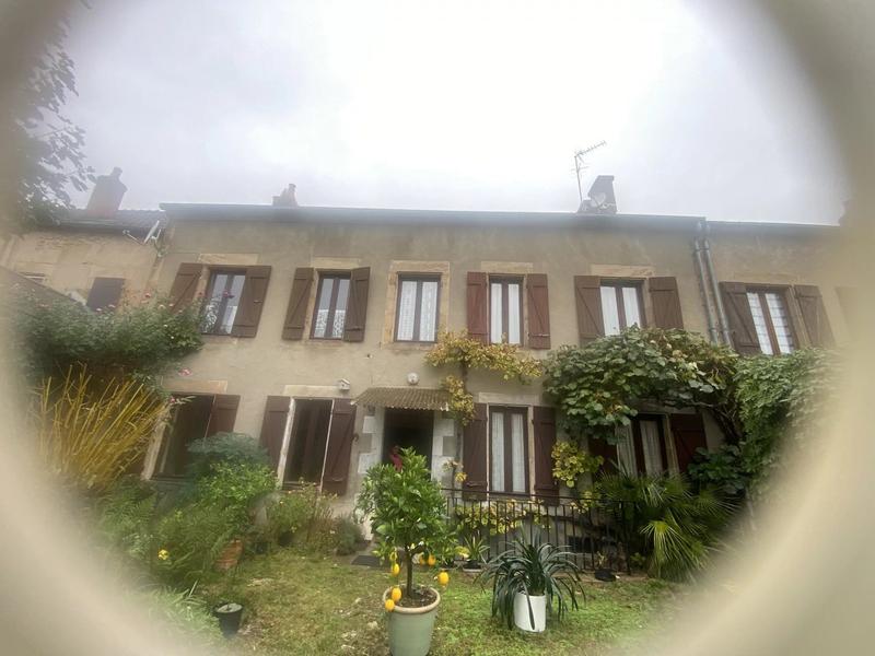 Maison - 240 m² - 8 pièces