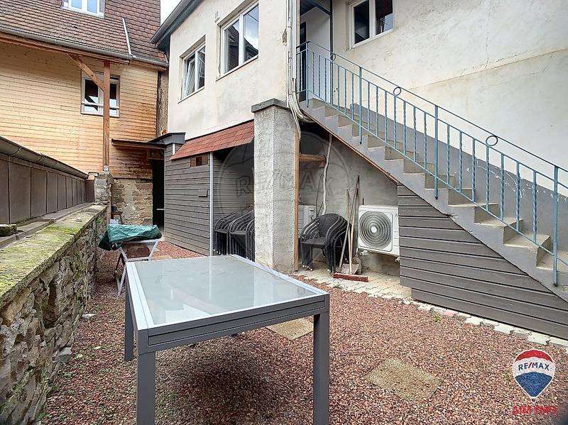 Maison - 240 m² - 9 pièces