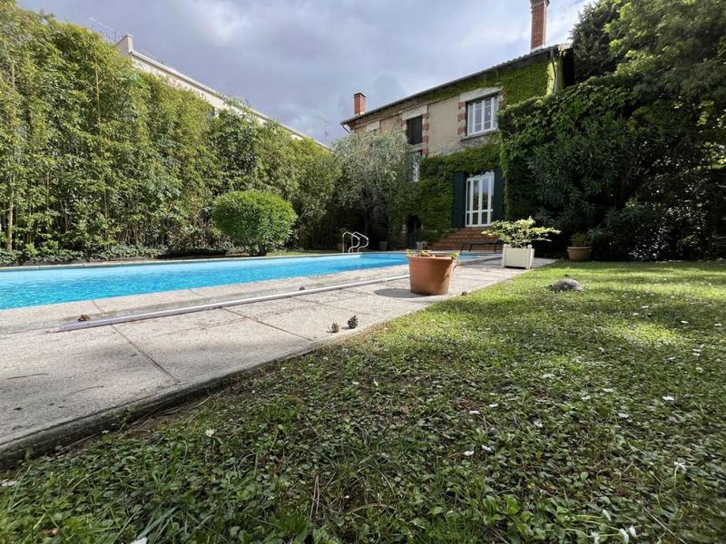 Maison - 210 m² - 6 pièces