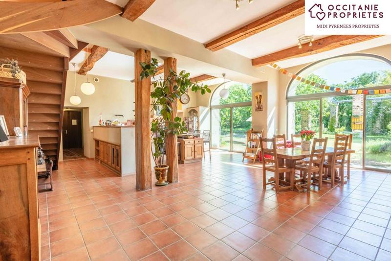 Corps de ferme - 700 m² - 17 pièces