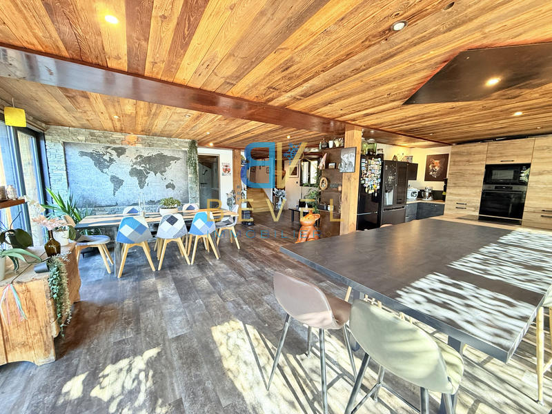 Châlet - 160 m² - 8 pièces