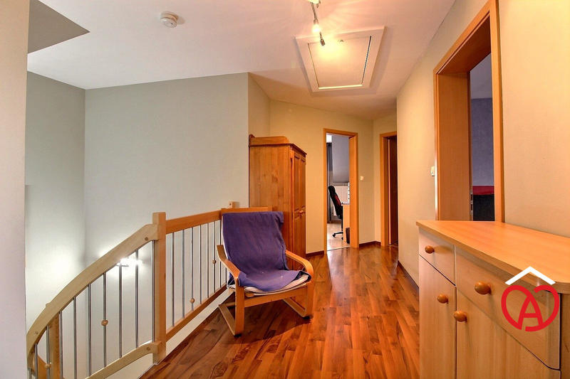 Maison - 216 m² - 7 pièces