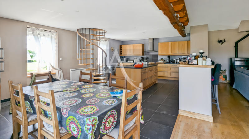 Maison - 330 m² - 11 pièces