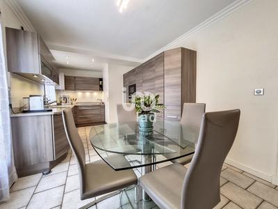 Maison - 180 m² - 7 pièces