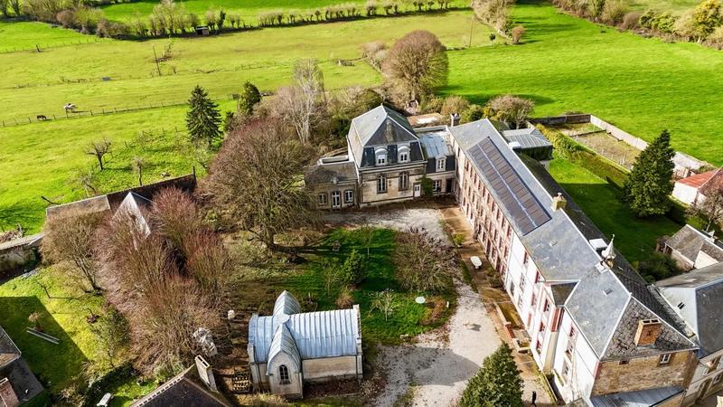 Demeure - 915 m² - 40 pièces