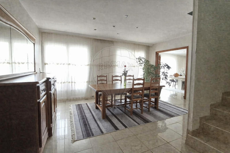 Villa - 220 m² - 8 pièces
