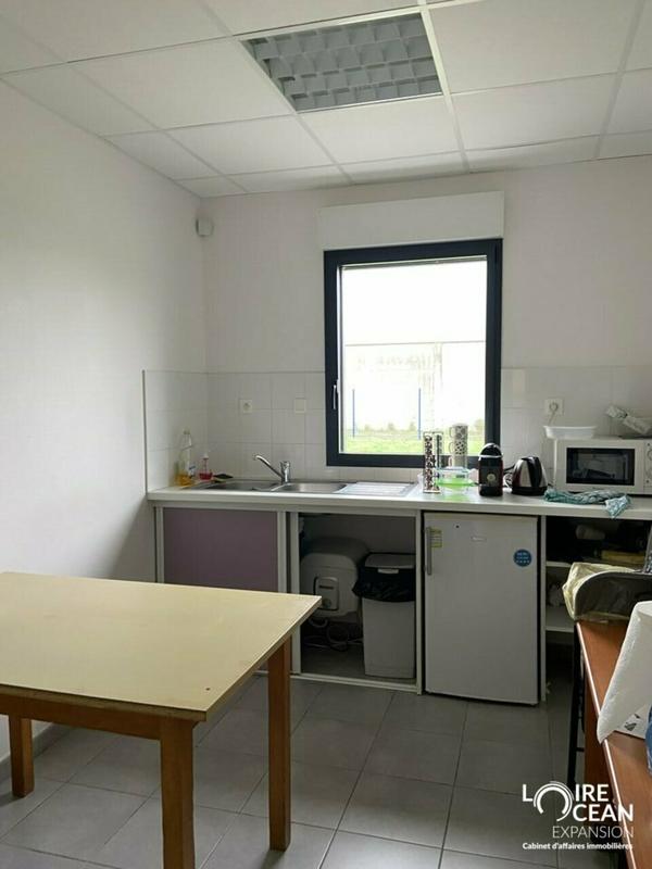 Bureau - 200 m² - 1 pièce