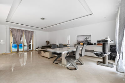 Villa - 471 m² - 14 pièces