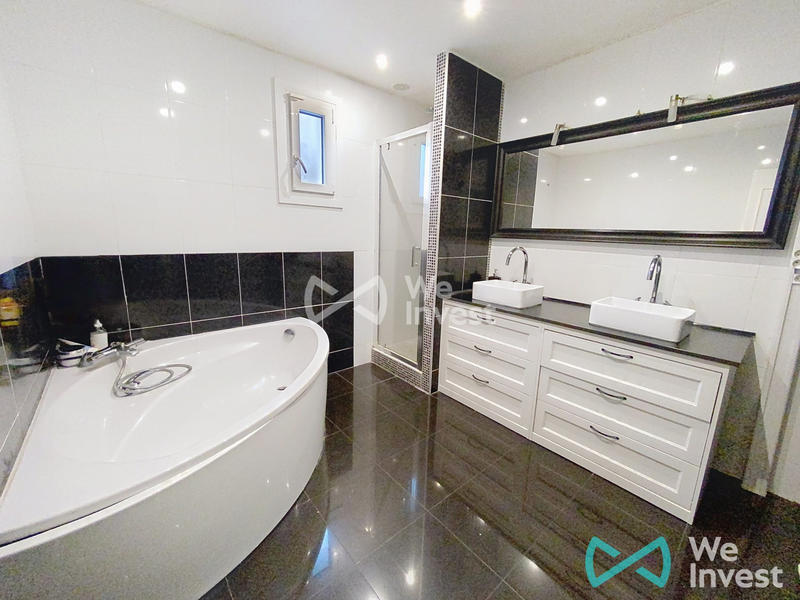 Maison - 185 m² - 7 pièces