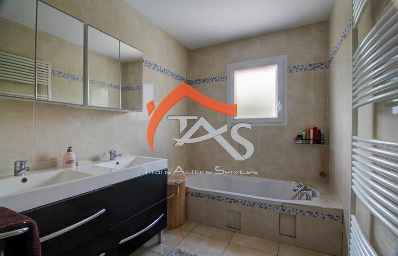 Maison - 137 m² - 5 pièces