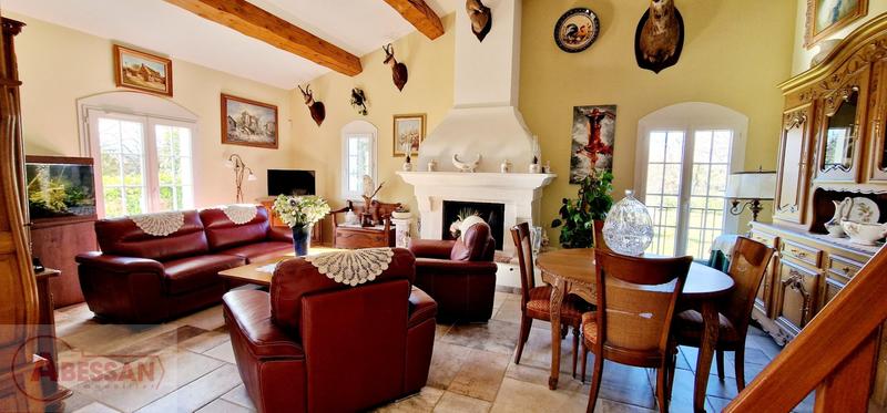 Maison - 201 m² - 5 pièces