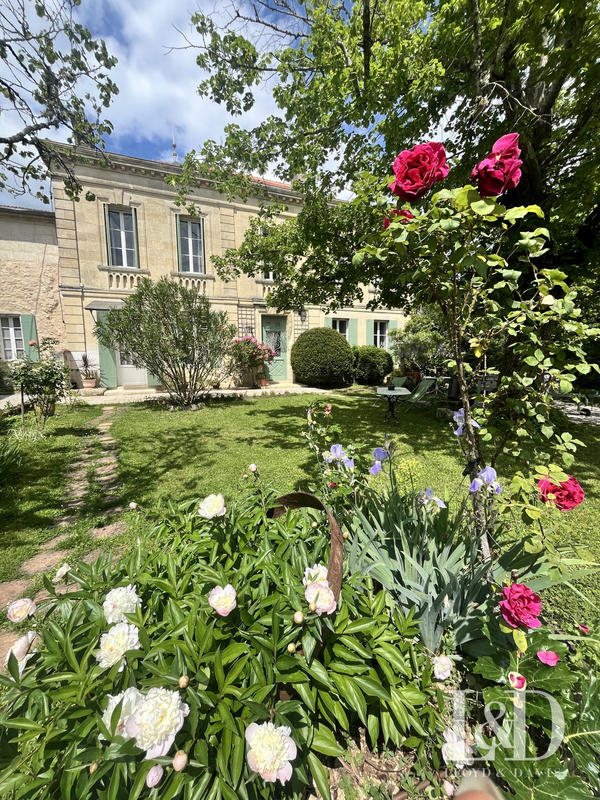 Maison - 323 m² - 10 pièces