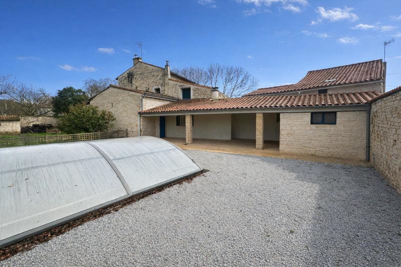 Maison - 224 m² - 8 pièces