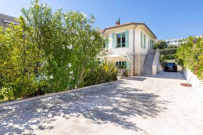 Villa - 200 m² - 7 pièces