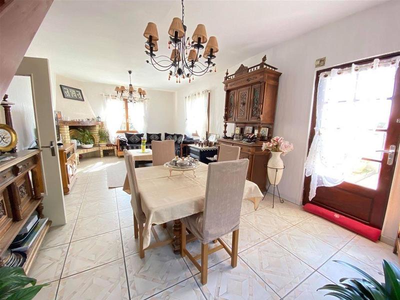 Maison - 238 m² - 10 pièces