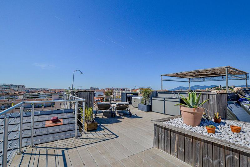 Penthouse - 93 m² - 3 pièces