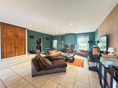 Maison - 338 m² - 8 pièces