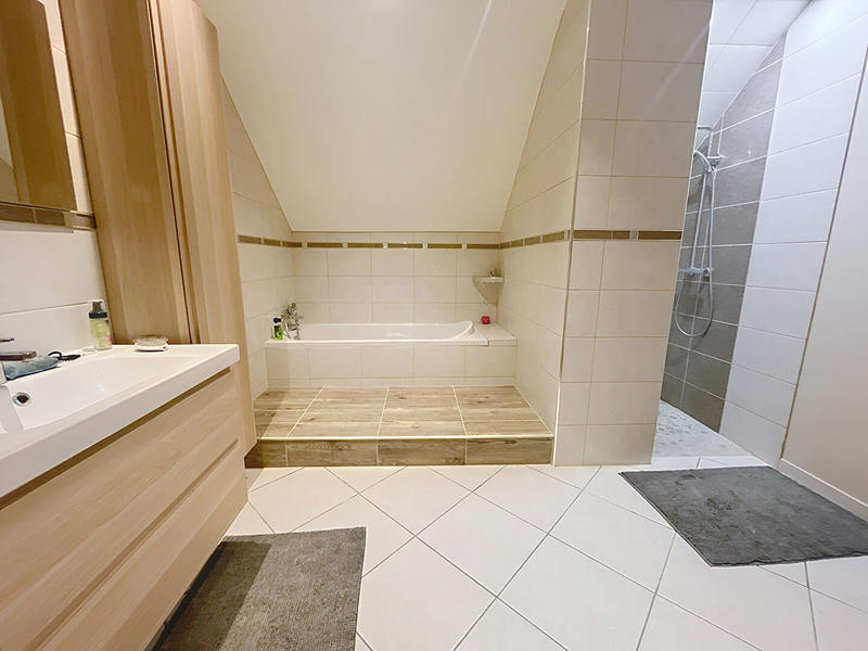 Maison - 157 m² - 8 pièces