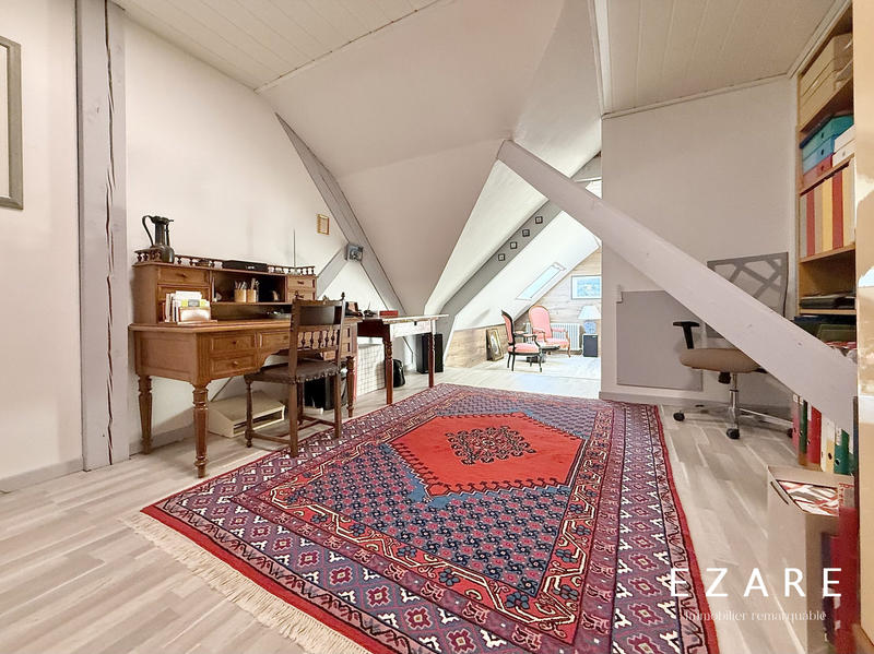 Maison - 230 m² - 8 pièces