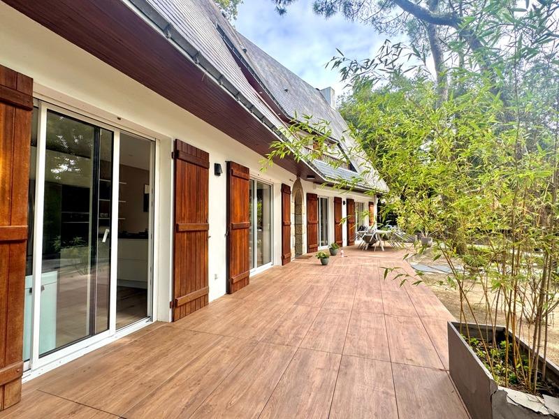 Maison - 201 m² - 9 pièces