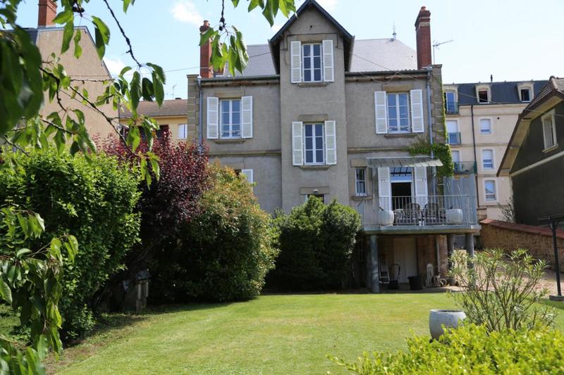 Maison - 205 m² - 8 pièces