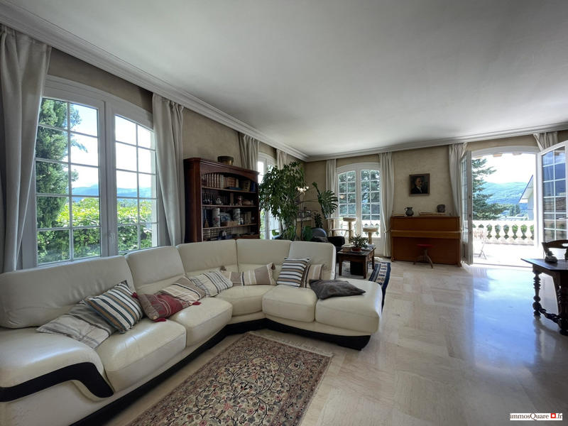 Villa - 249 m² - 9 pièces