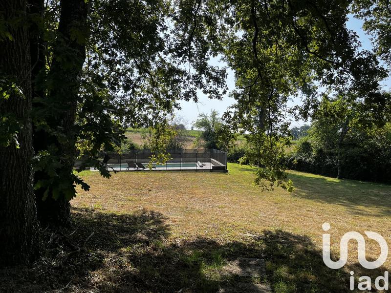 Maison - 280 m² - 9 pièces