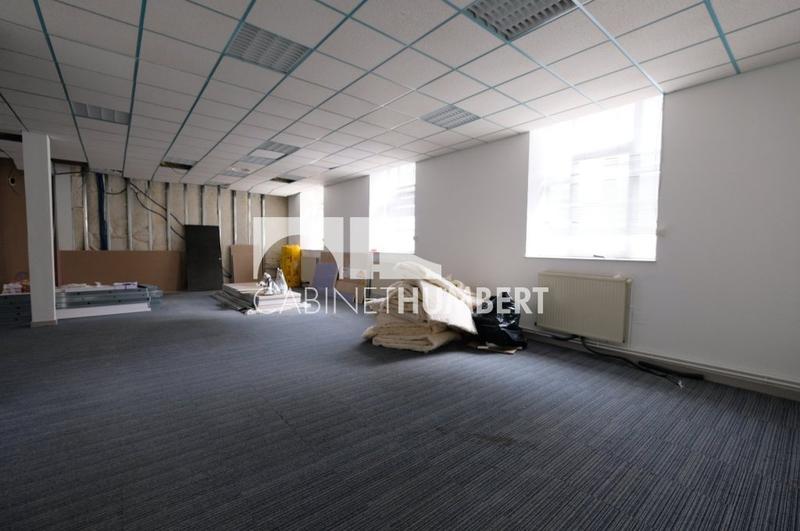 Local d'activité / Entrepôt - 215 m²