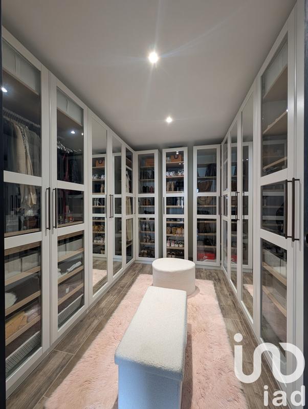 Maison - 237 m² - 8 pièces