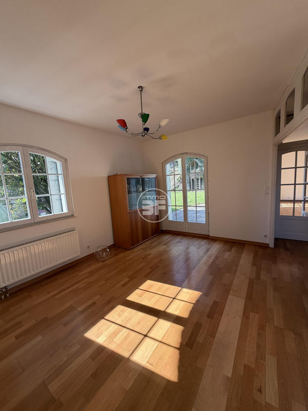 Maison - 211 m² - 8 pièces