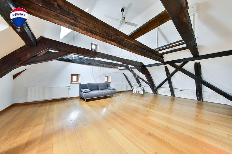 Maison - 243 m² - 7 pièces