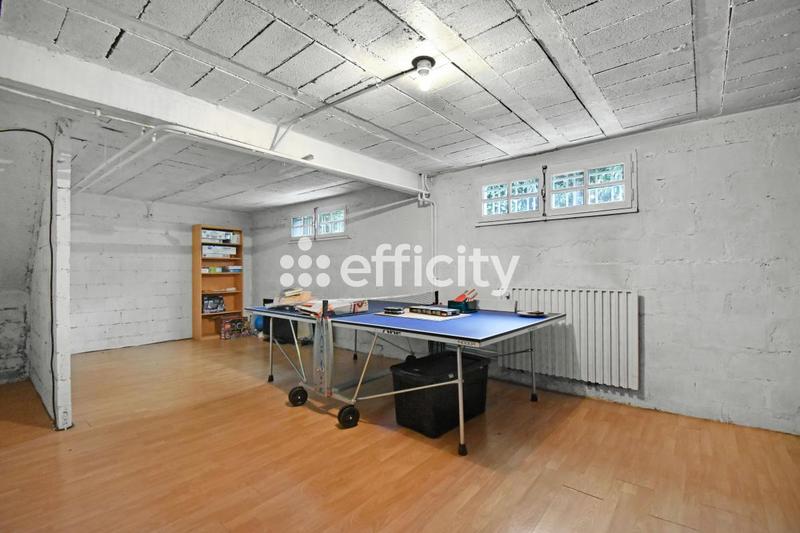 Pavillon - 247 m² - 7 pièces