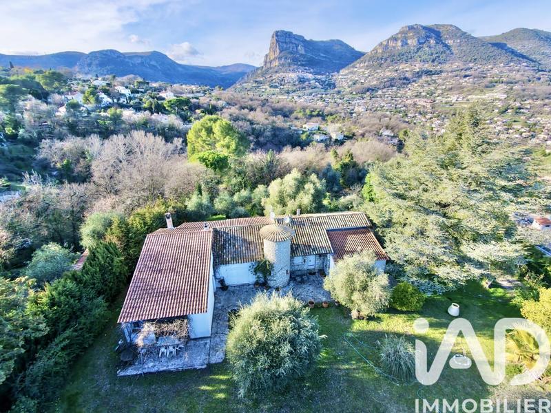 Maison - 220 m² - 7 pièces