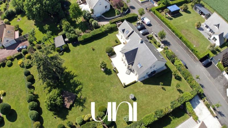 Maison - 220 m² - 6 pièces