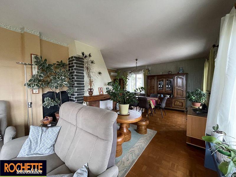 Maison traditionnelle - 174 m² - 6 pièces